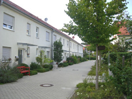 Freising, Falkenstr. 10 - 18 und Brachvogelweg 1 - 81 / Geschosswohnungsbau und Reihenhäuser