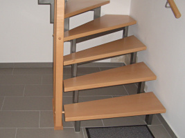 Feuchtigkeitsschaden an Weißer Wanne